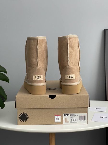UGG Australia Classic Short II Platform Beige Пісочні Бежеві короткі середні уггі замш цільна овчина Угг Австралія - Розмір 35 (US 4) 2110100456 фото