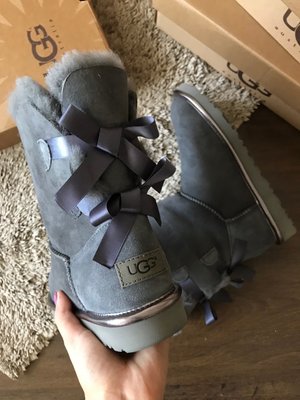 UGG Australia США Short Metallic Bow II Серый натуральні міні Угг Австралия - Розмір 35 (US 4) 2110976 фото